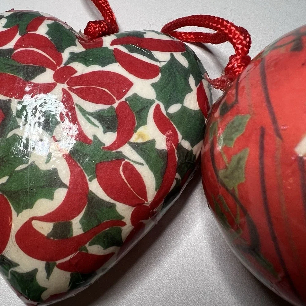Set Of 2 papier-mâché Ornaments Vintage Holly Winter‎ Foliage